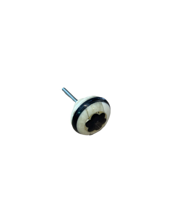 Bouton en os teinté noir et blanc cassé