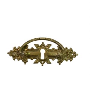 Entrée de serrure avec tirant en laiton estampé poli