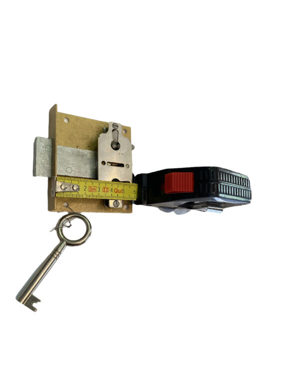 Serrure de meuble de 45 mm en applique, laitonnée et vernis