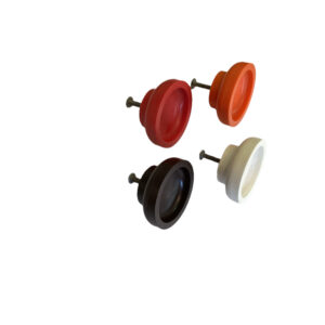 Bouton de meuble vintage en plastique blanc, brun foncé, orange et rouge. Ancien et jamais utilisé