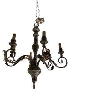 Lustre neuf d’un vieux stock en bois argenté et fer argenté /  New chandelier from an old stock in silver wood and silver iron/ Nieuwe kroonluchter uit een oude voorraad in zilver hout en zilver ijzer