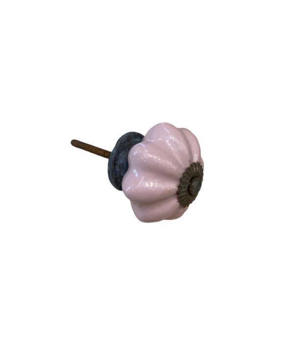 Bouton en faîence rose pale