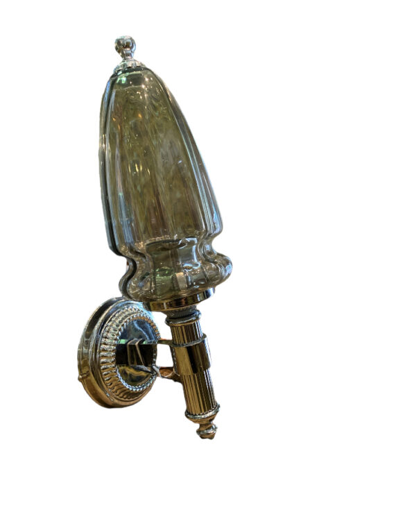 Applique en laiton nickelé avec globe transparent fumé de la marque Hillebrand ancien et jamais utilisée/Wall lamp in nickel-plated brass with smoked transparent globe from the brand Hillebrand old and never used/Wandlamp in vernikkeld messing met gerookte transparante bol van het merk Hillebrand oud en ongebruikt