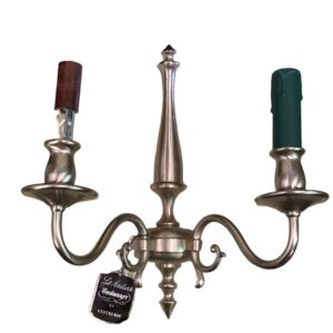 Applique murale en laiton nickelé avec deux bougies ancienne et jamais utilisé de la marque " Des ateliers boulanger lustrerie"/Wall sconce in nickel-plated brass with two candles old and never used from the brand "Des ateliers boulanger lustrerie"/ Wandkandelaar in vernikkeld messing met twee kaarsen oud en nooit gebruikt van het merk "Des ateliers boulanger lustrerie"