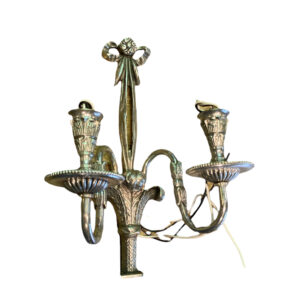 Applique murale en laiton nickelé avec deux bougies jamais utilisé d'une ancienne lustrerie de la marque " les ateliers boulanger "/Wall sconce in nickel-plated brass with two candles, never used, from an old chandelier from the brand "les ateliers boulanger" / Wandkandelaar in vernikkeld messing met twee kaarsen, nooit gebruikt, van een oude kroonluchter van het merk "les ateliers boulanger"